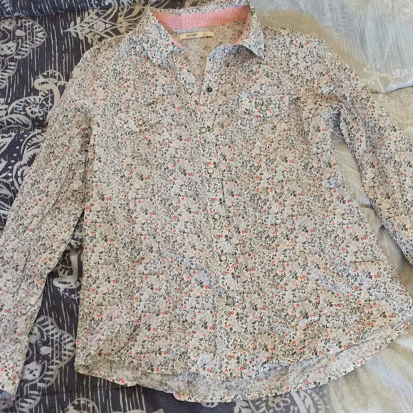 Button up shirt - Picture 1 of 1